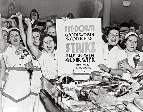 Woolworth işçileri 40 saatlik iş haftası için oturma eyleminde